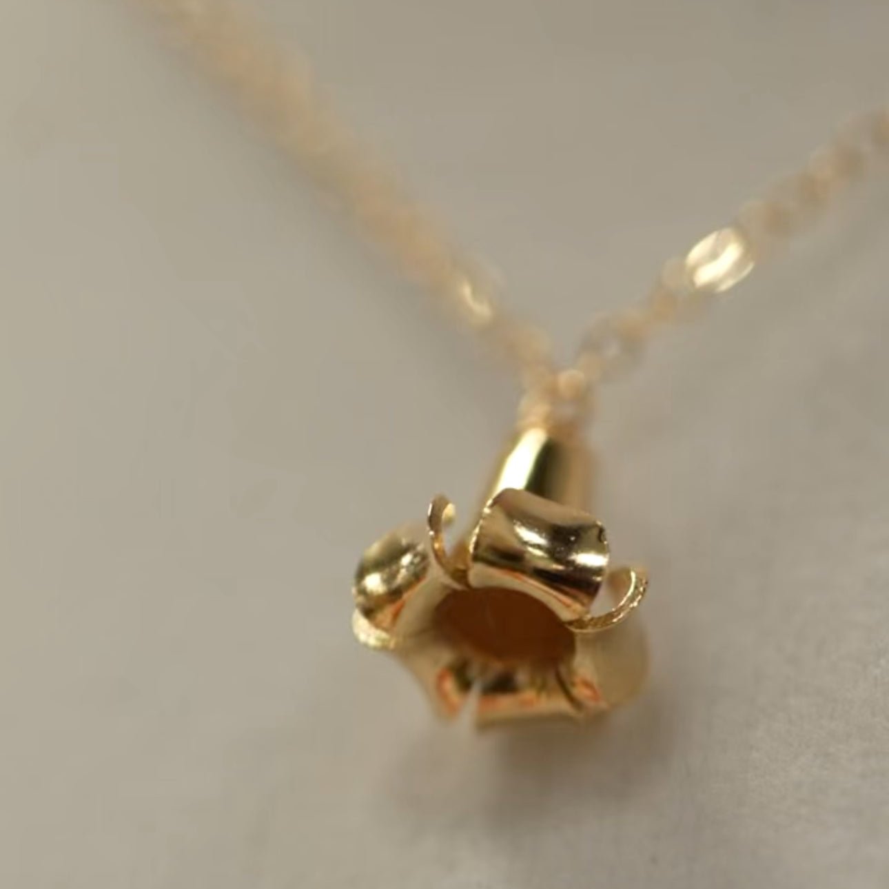 Hoʻomanaʻo Mau Puakenikeni Necklace