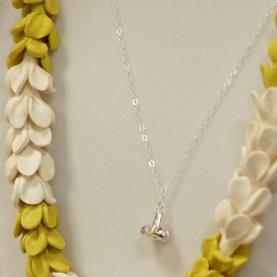 Hoʻomanaʻo Mau Puakenikeni Necklace