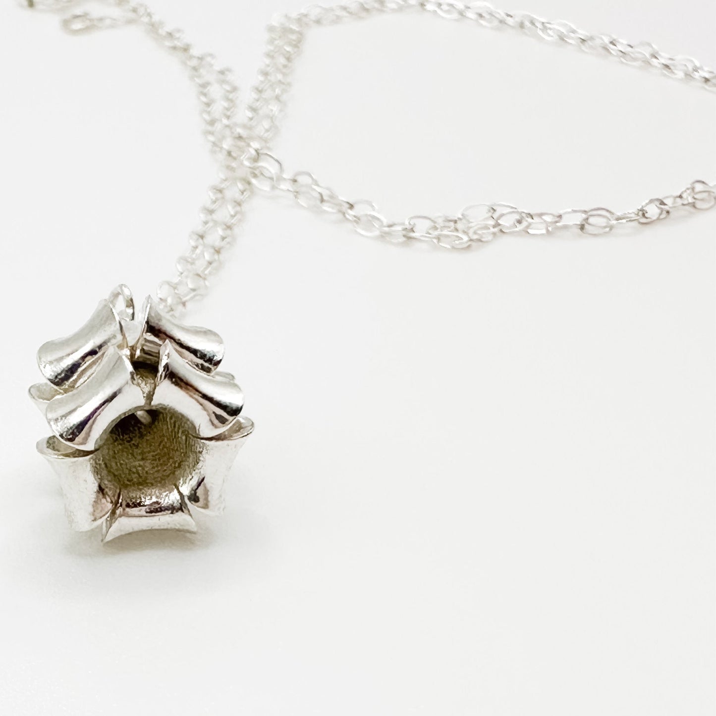 Hoʻomanaʻo Mau Puakenikeni Necklace