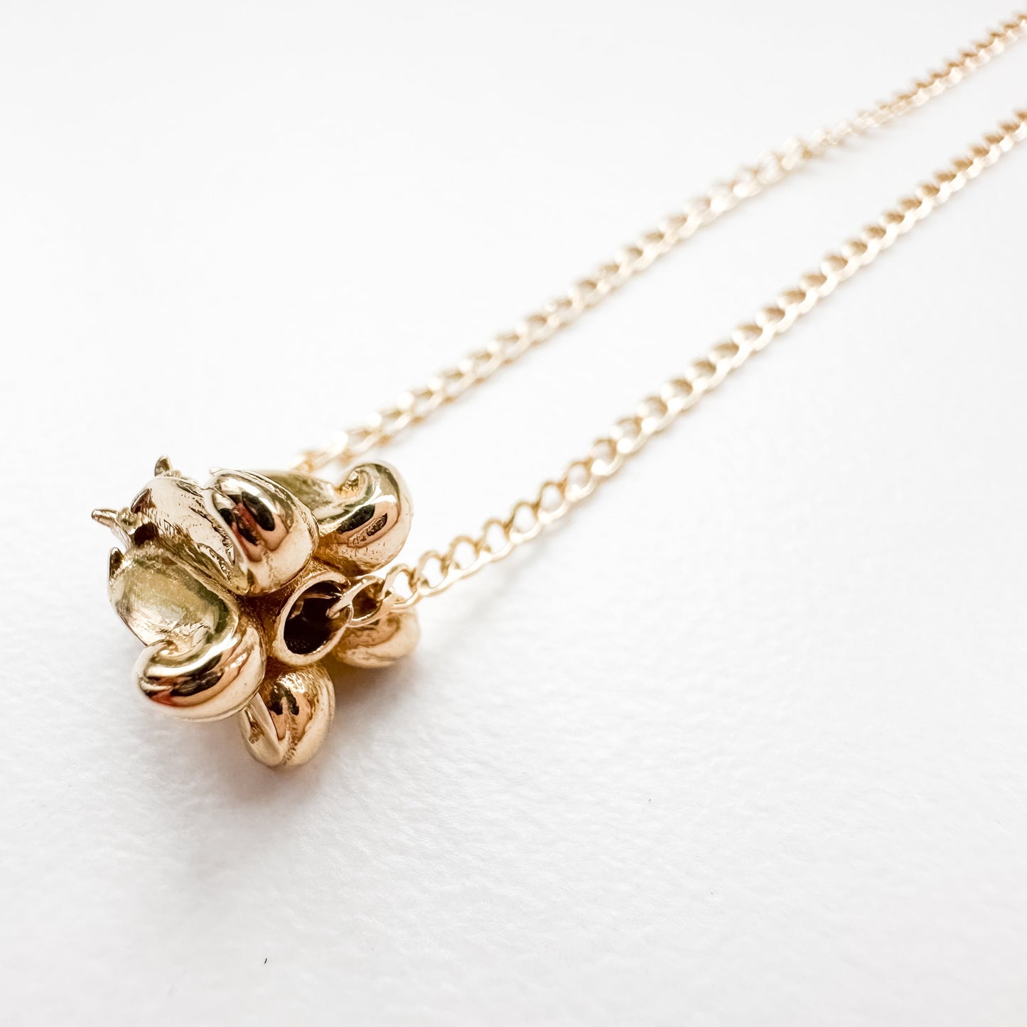 Hoʻomanaʻo Mau Puakenikeni Necklace