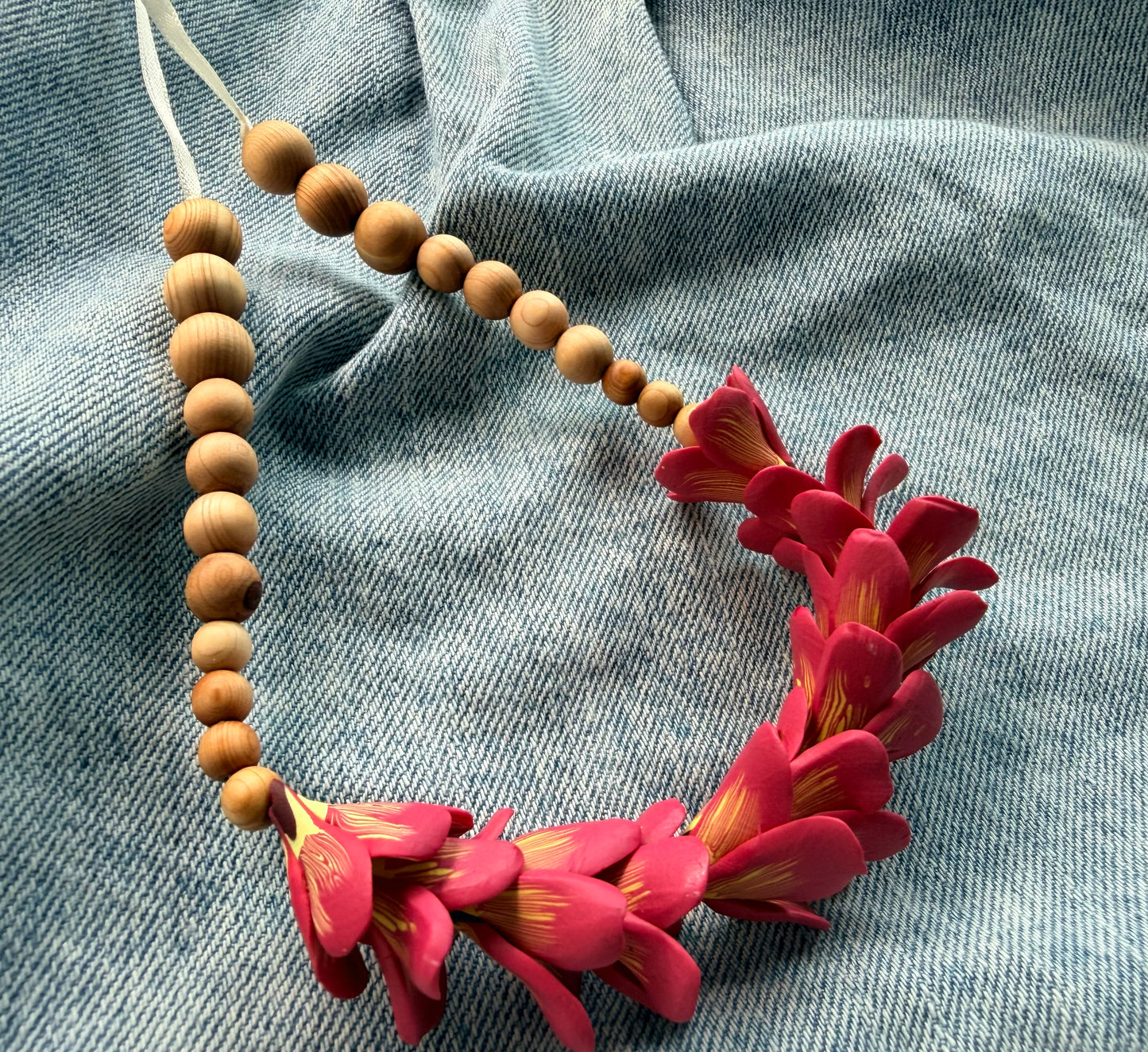 Hawaiian Flower Car Lei – Forever Blooms for Your Ride