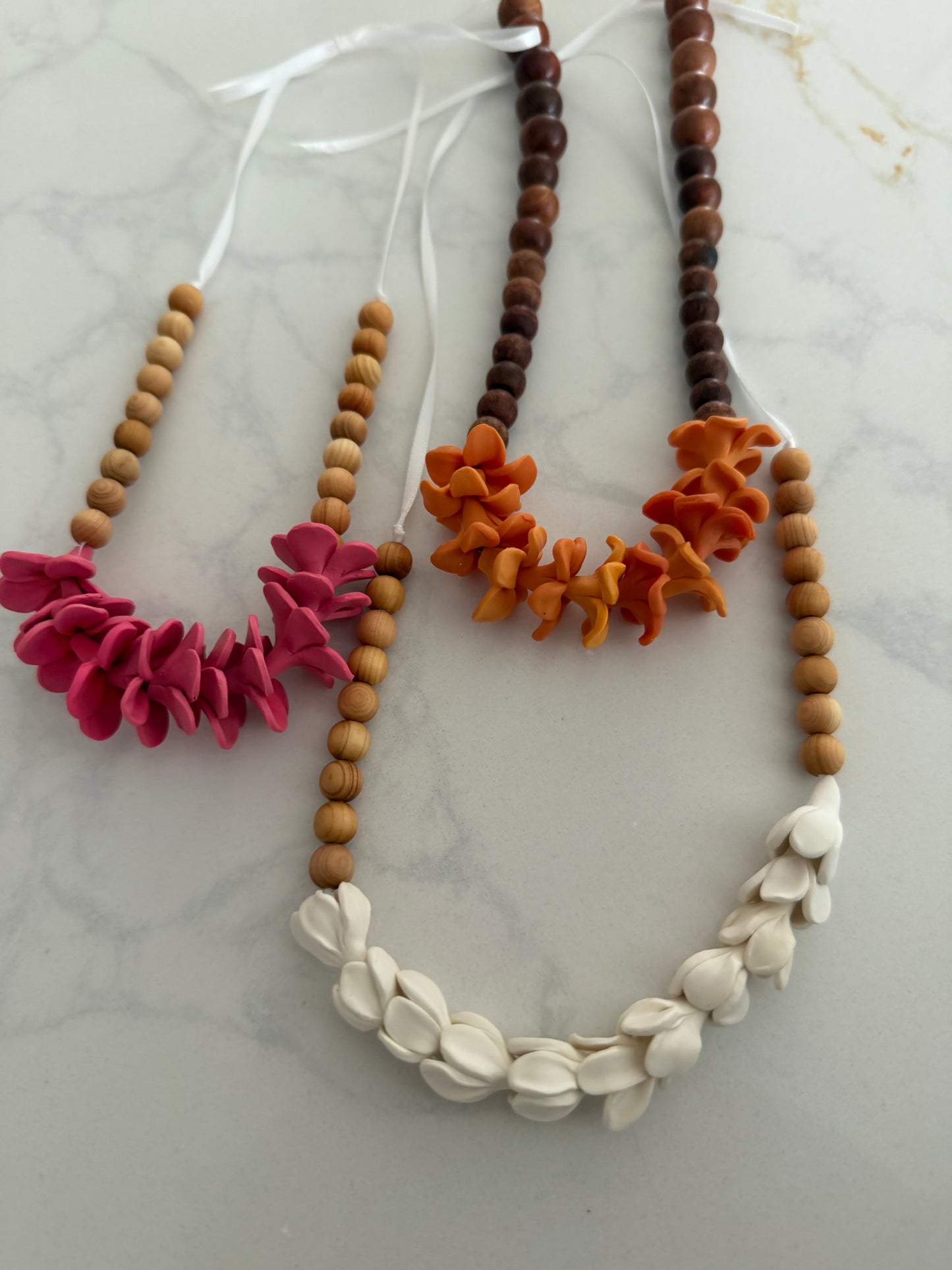 Hawaiian Flower Car Lei – Forever Blooms for Your Ride