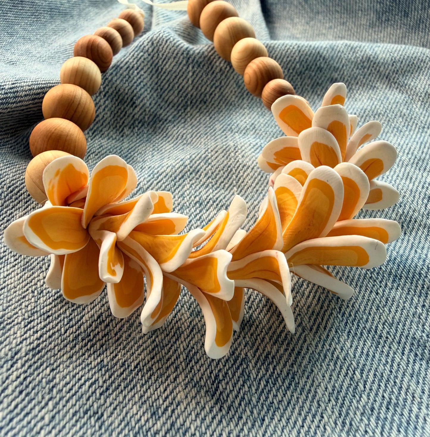 Hawaiian Flower Car Lei – Forever Blooms for Your Ride