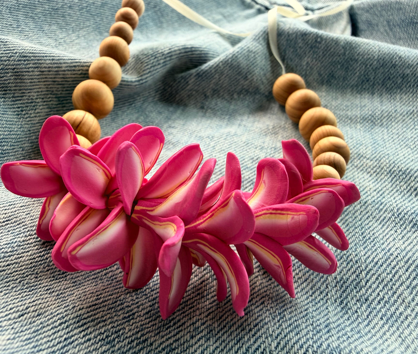 Hawaiian Flower Car Lei – Forever Blooms for Your Ride