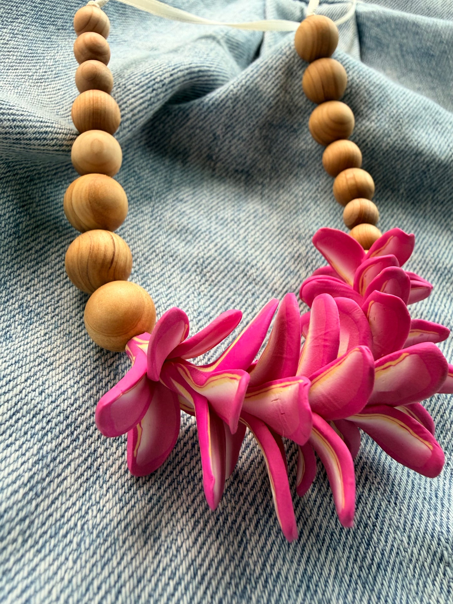 Hawaiian Flower Car Lei – Forever Blooms for Your Ride
