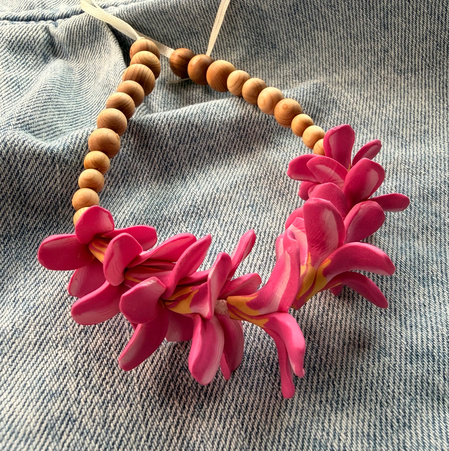 Hawaiian Flower Car Lei – Forever Blooms for Your Ride