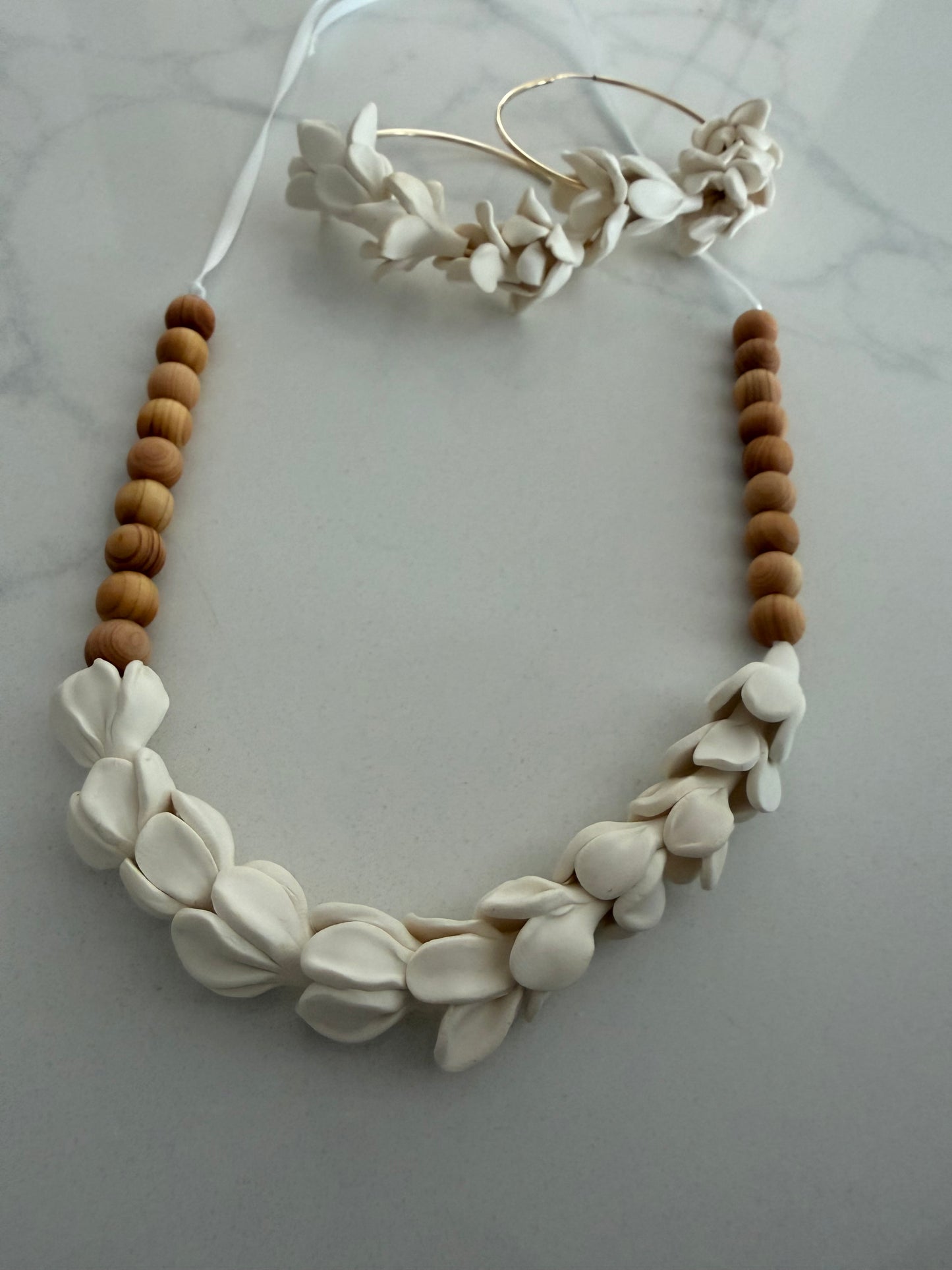 Hawaiian Flower Car Lei – Forever Blooms for Your Ride