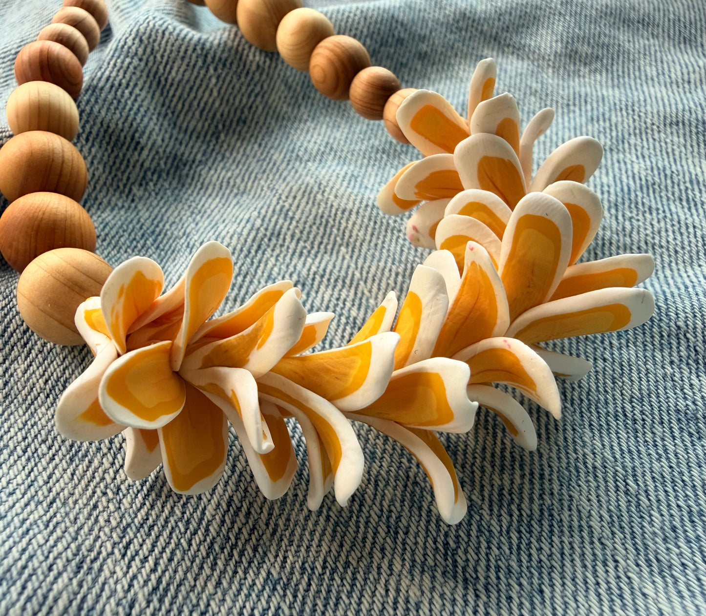 Hawaiian Flower Car Lei – Forever Blooms for Your Ride
