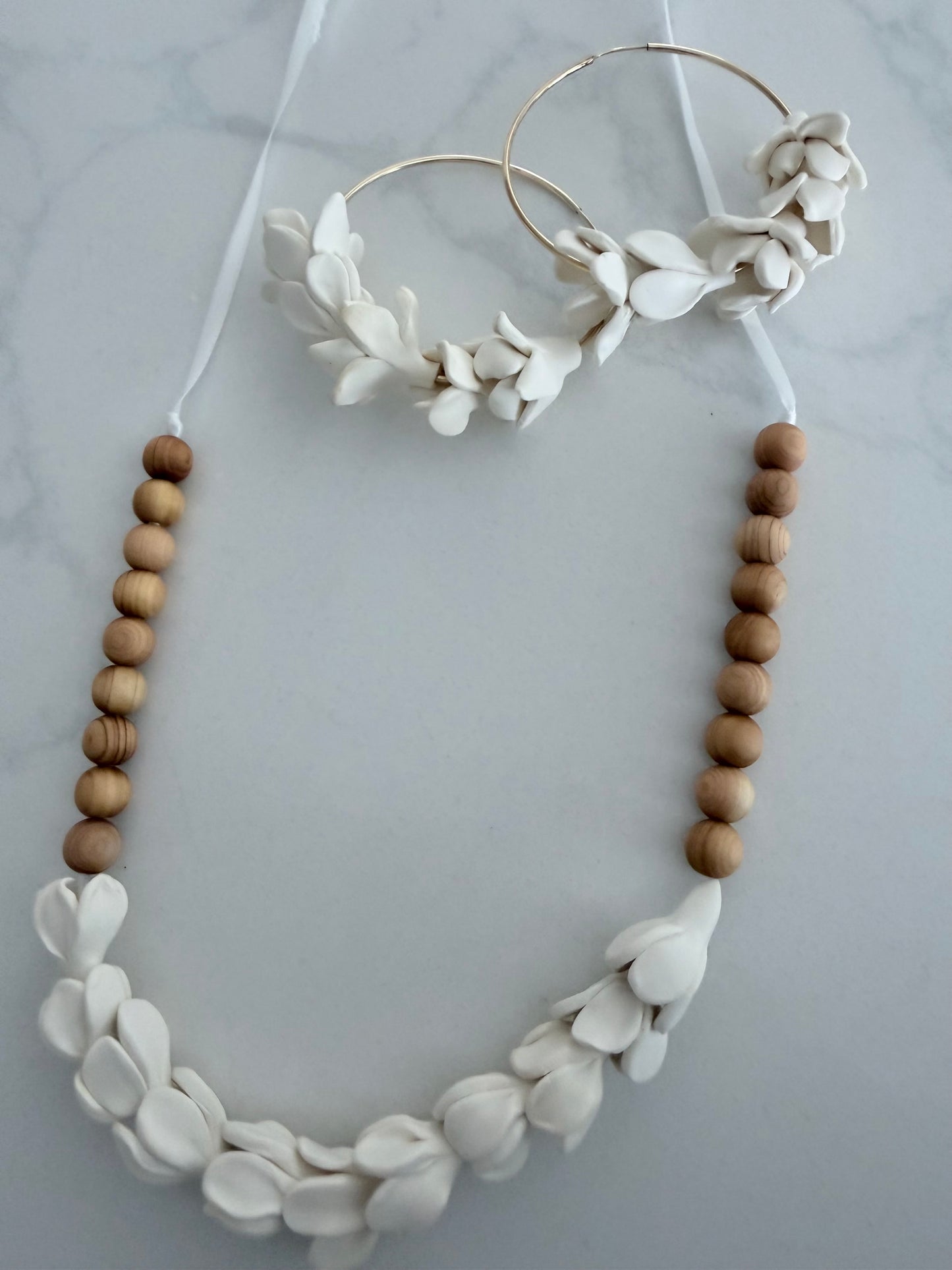 Hawaiian Flower Car Lei – Forever Blooms for Your Ride