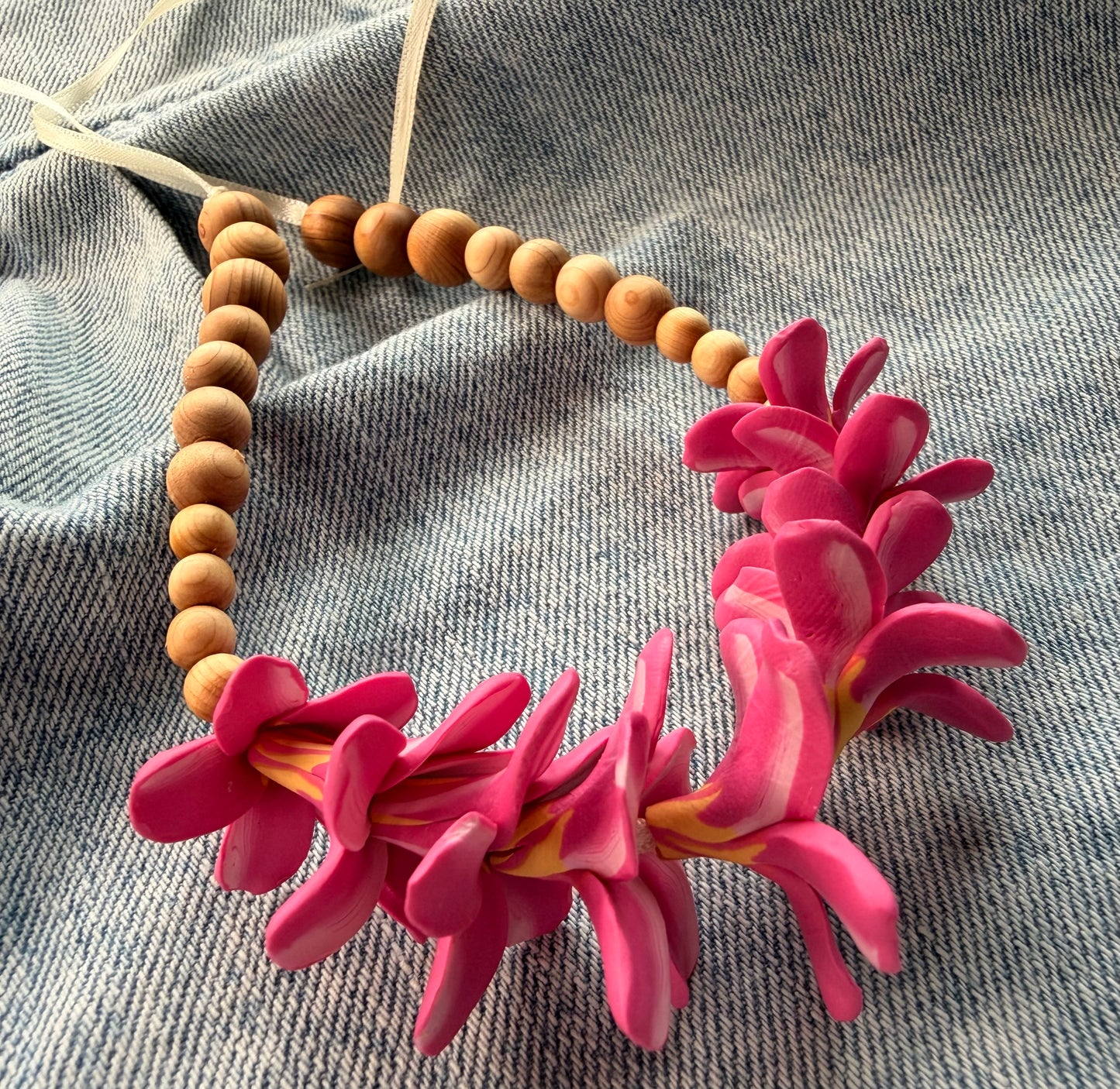 Hawaiian Flower Car Lei – Forever Blooms for Your Ride