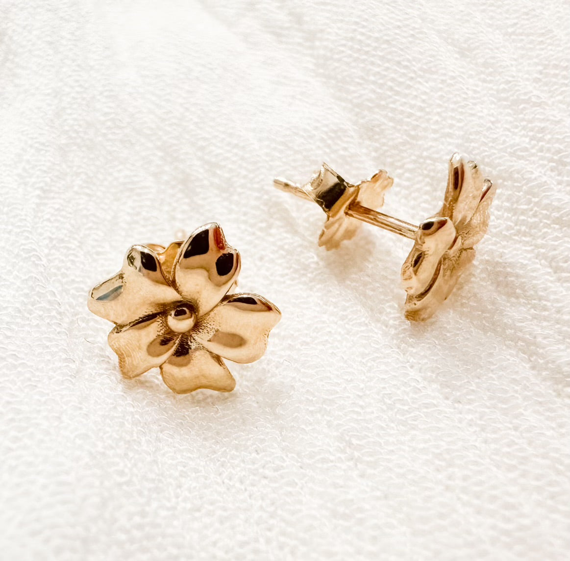 Hoʻomanaʻo Mau Puakenikeni Stud Earrings